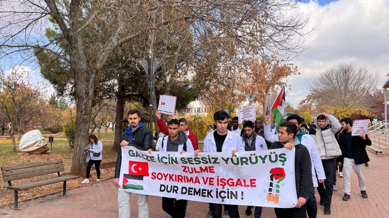 Gaziantep Üniversitesi'nden Filistin İçin Sessiz Destek Yürüyüşü