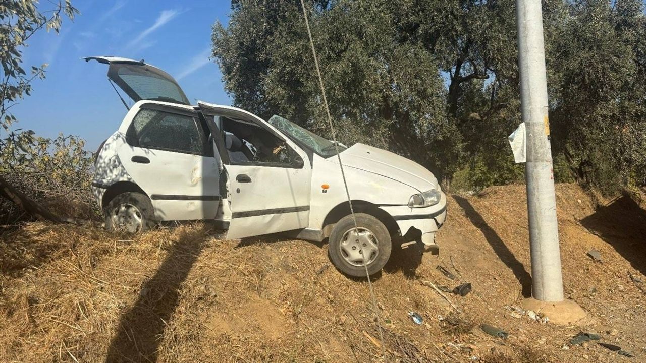 Germencik'te Elektrik Direğine Çarpan Otomobilin Sürücüsü Hayatını Kaybetti