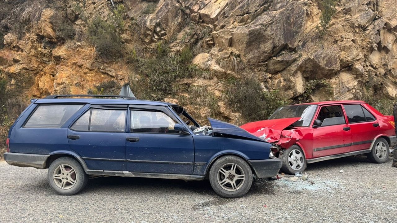 Giresun'da Otomobil Kazasında Altı Kişi Yaralandı