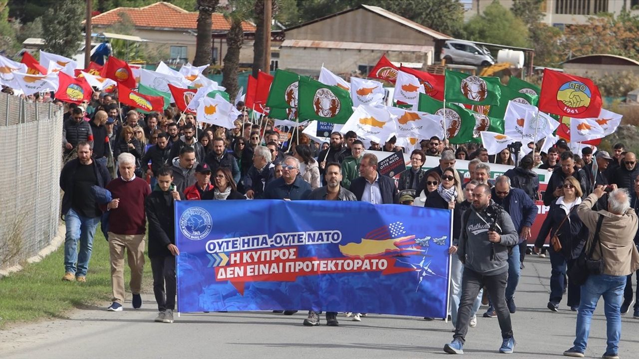 Güney Kıbrıs'ta ABD Askeri Varlığına Karşı Protesto