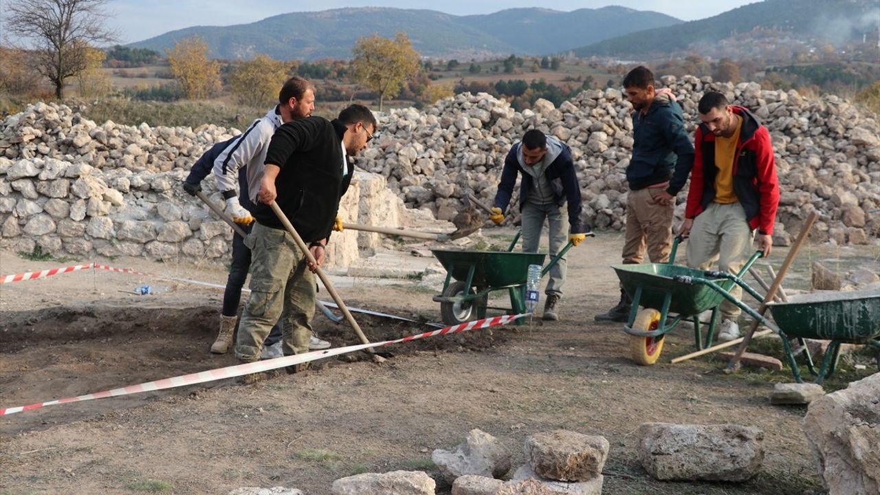 Hadrianopolis Antik Kenti'nde 1600 Yıllık Hazreti Süleyman Betimli Kolye Ucu Bulundu