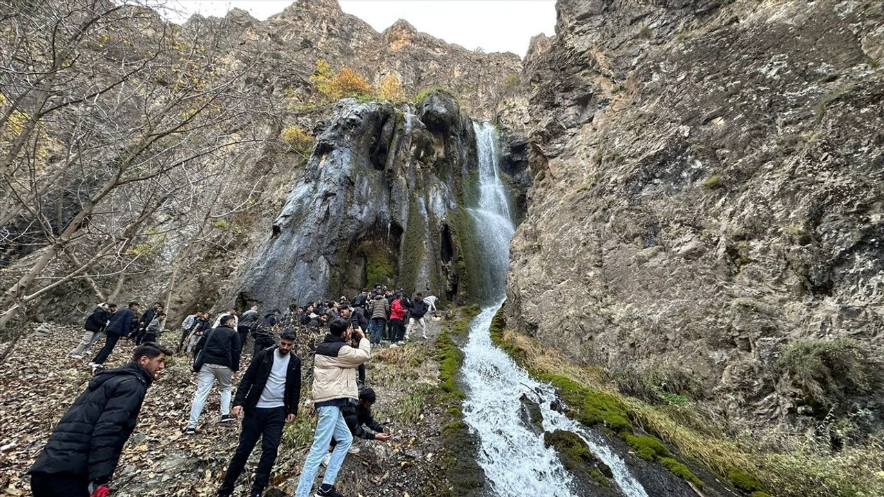 Hakkari'de Gençlik Kampı: Tarih ve Doğa Keşfi