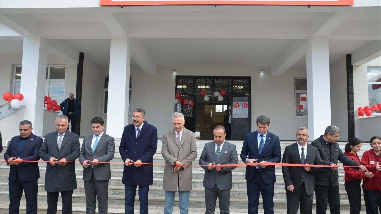 Hakkari'de Yeni Atatürk Anadolu Lisesi Açıldı