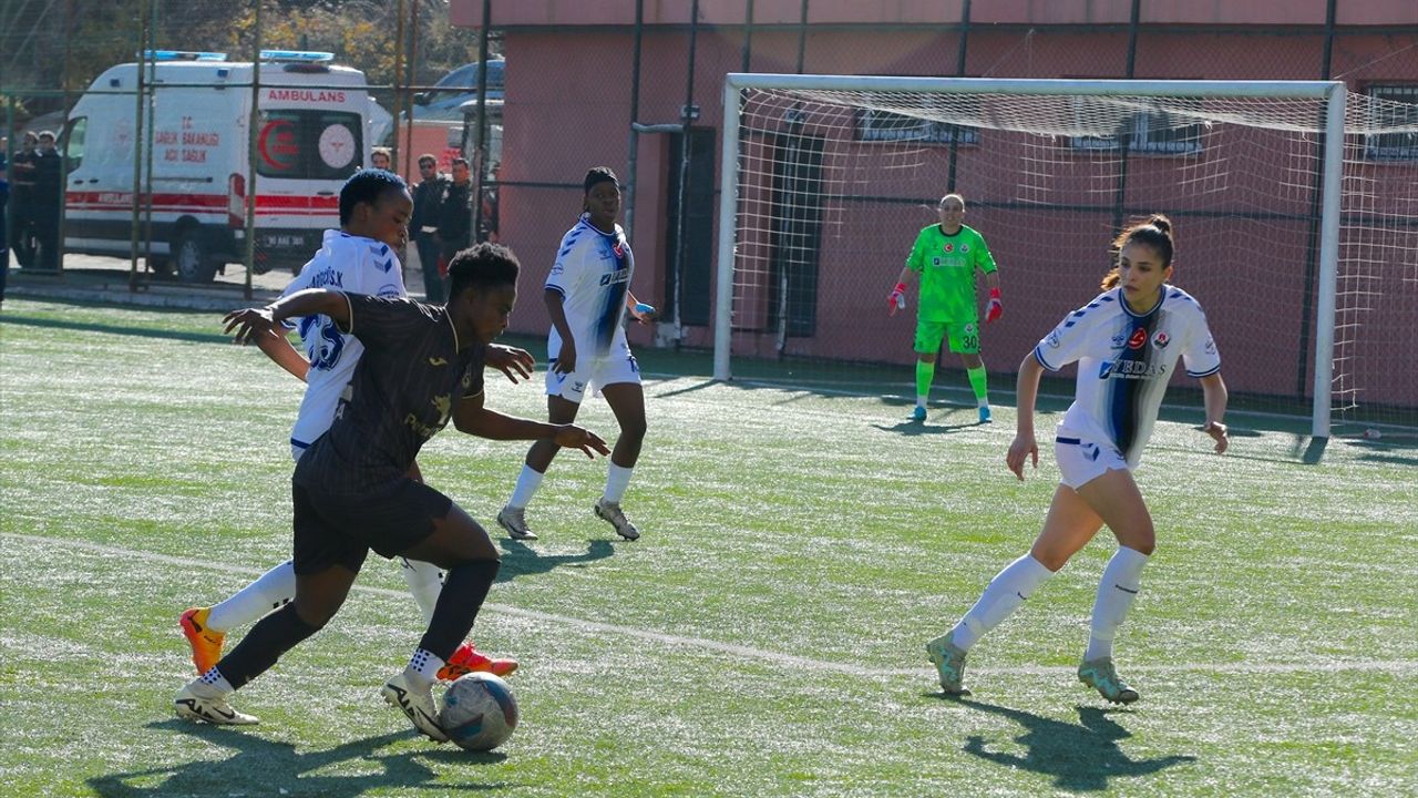 Hakkarigücü, Trabzonspor'u 3-0'la Geçti