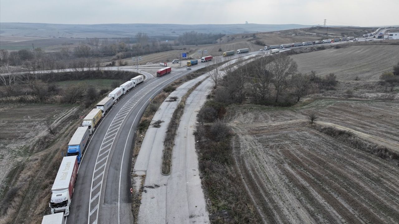 Hamzabeyli Sınır Kapısı'nda Yoğun Tır Kuyruğu