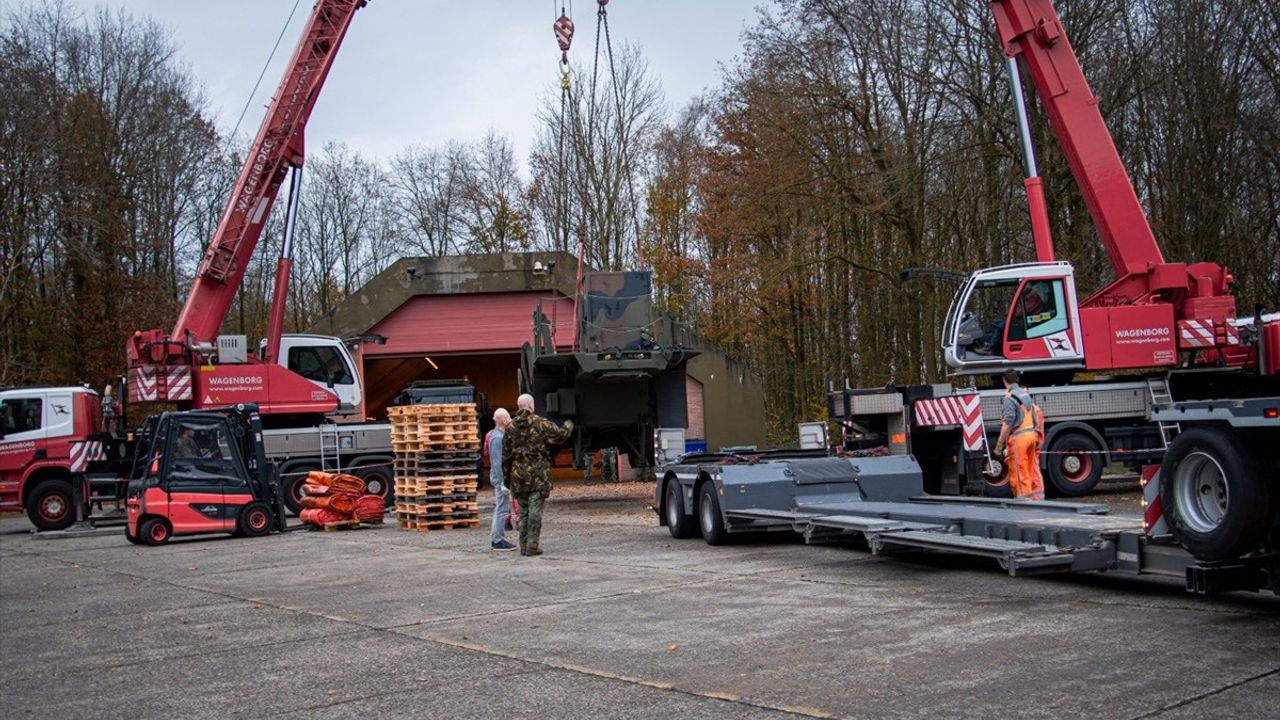 Hollanda, Ukrayna'ya Üç Patriot Rampası Teslim Etti