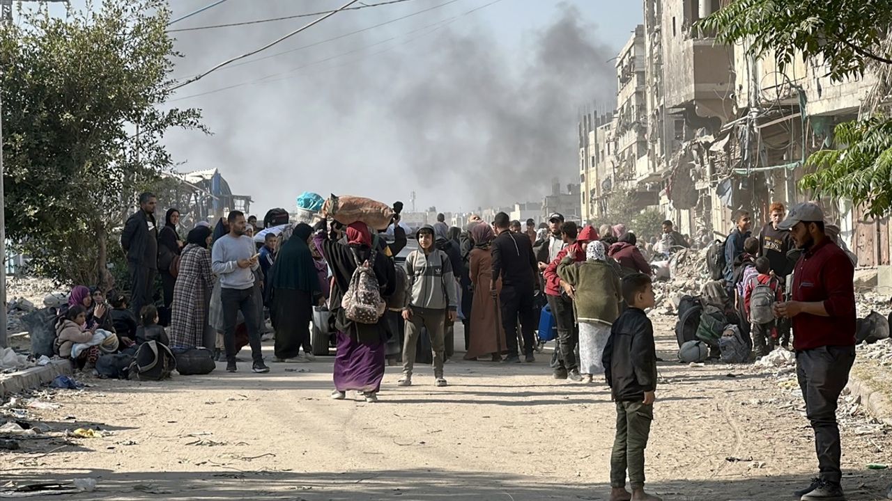 İsrail, Gazze'nin Beyt Hanun Bölgesinden Yüzlerce Kişiyi Zorla Göç Ettirdi