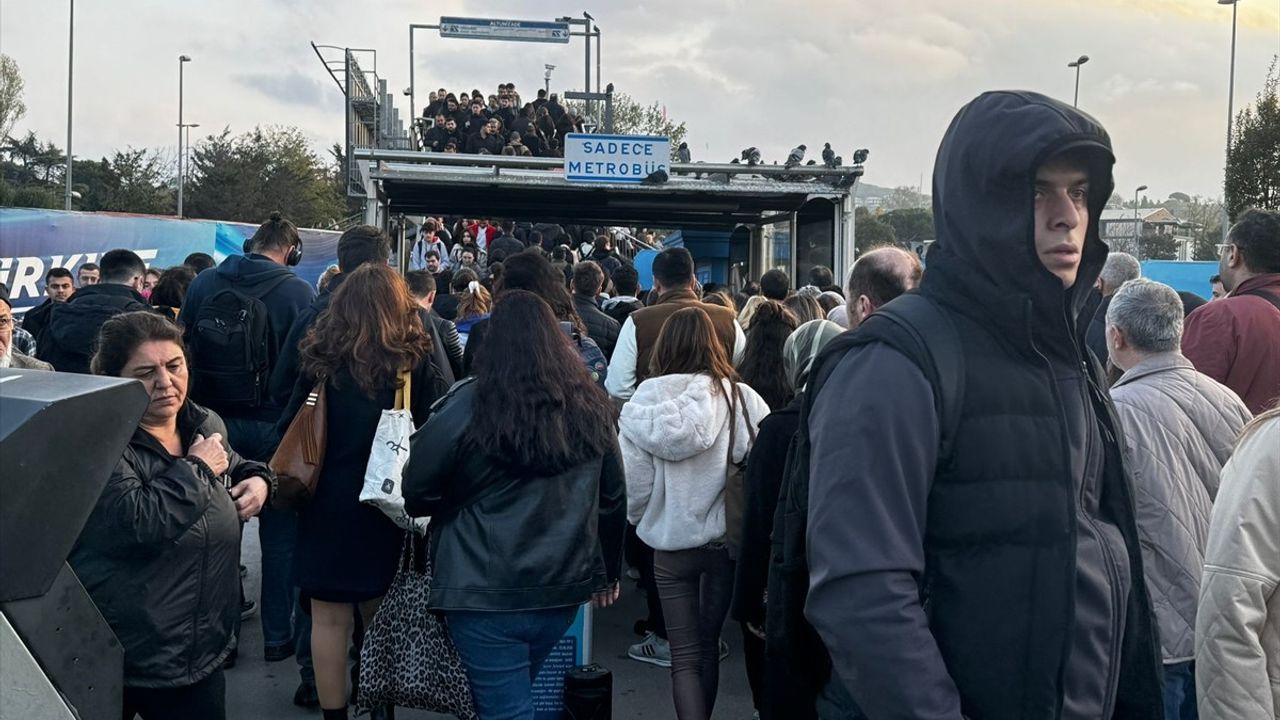 İstanbul'da Metrobüs Hattında Yoğunluk Artışı