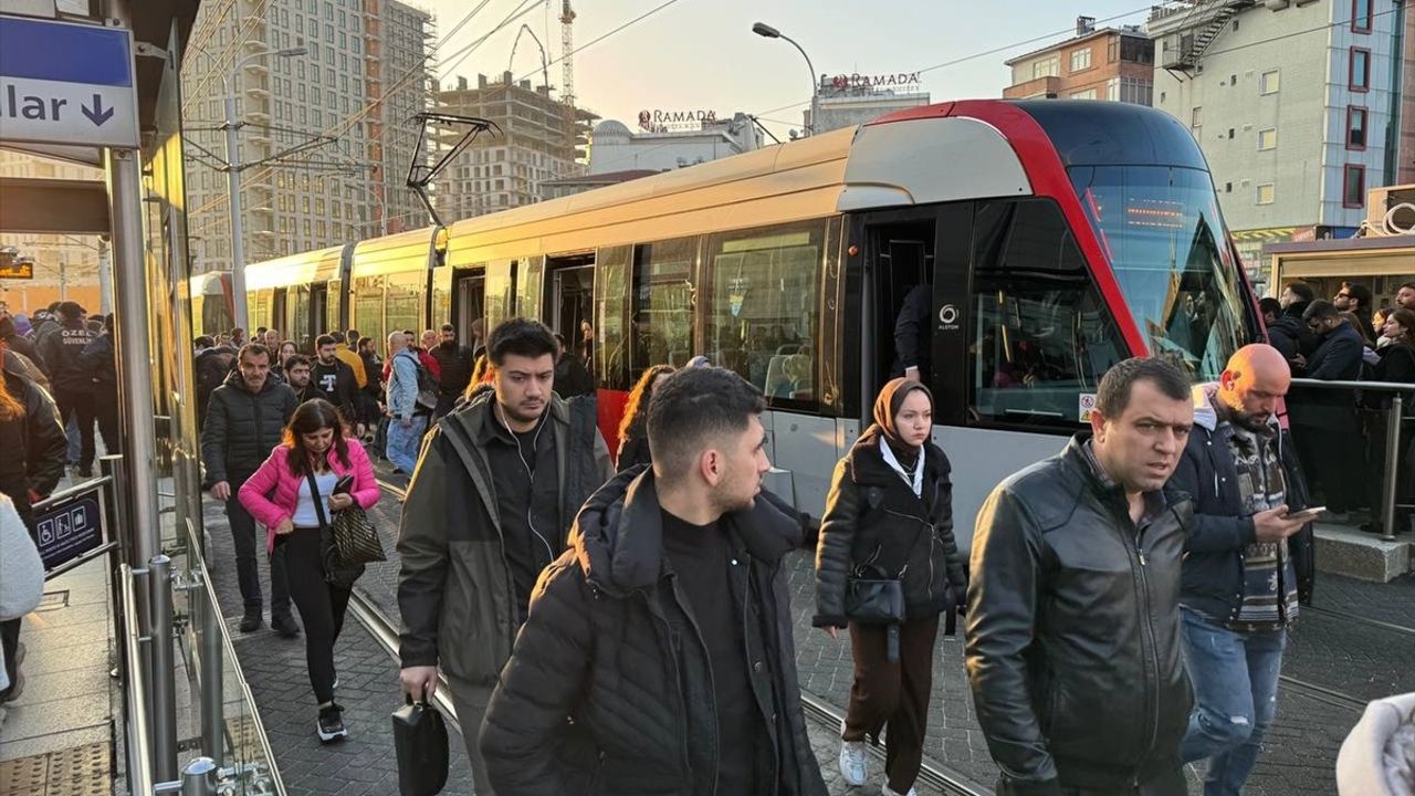 İstanbul'da Trafik ve Toplu Ulaşımda Yoğunluk