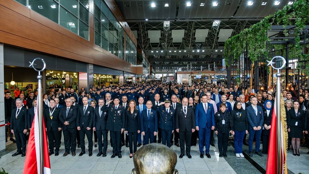 İstanbul Sabiha Gökçen Havalimanı'nda Atatürk'e Hologramla Anma Töreni