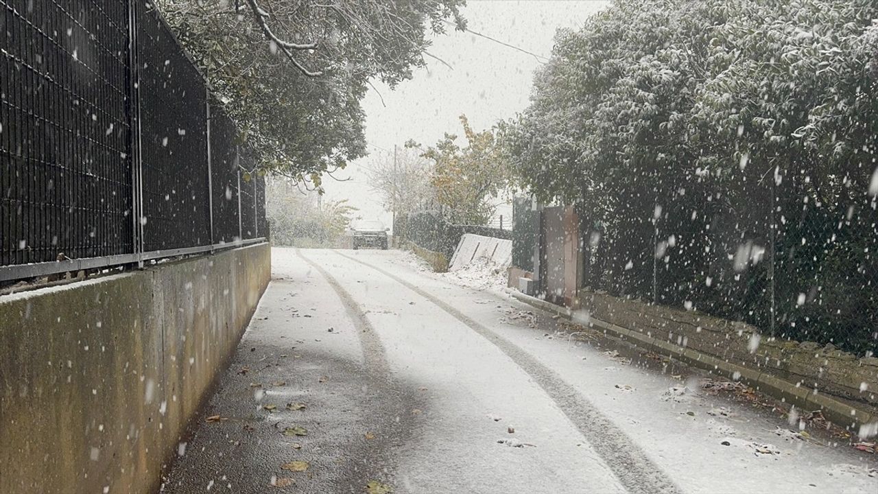 İstanbul'un Yüksek Kesimlerinde Kar Yağışı Başladı