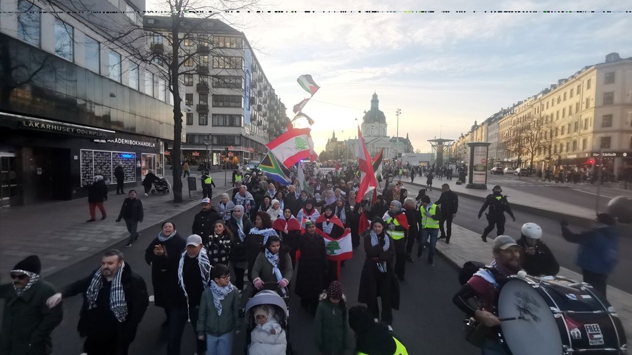 İsveç'te İsrail'in Saldırıları Protesto Edildi