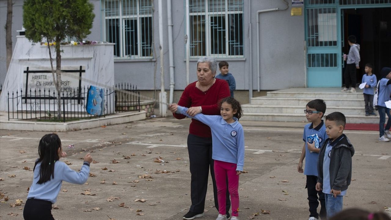 Kansere Karşı Mücadele Eden Emine Öğretmen Öğrencilerine Kavuştu