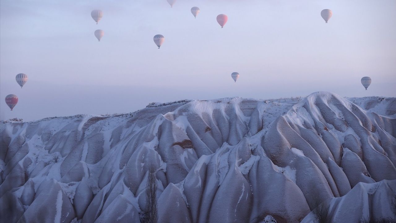 Kapadokya'da Sıcak Hava Balonları Yeniden Uçuşlara Başladı