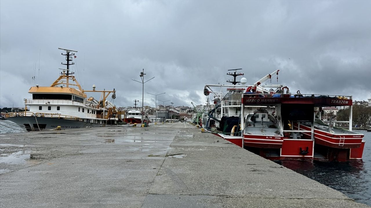 Karadeniz'deki Kötü Hava Koşulları Balıkçılığı Etkiliyor