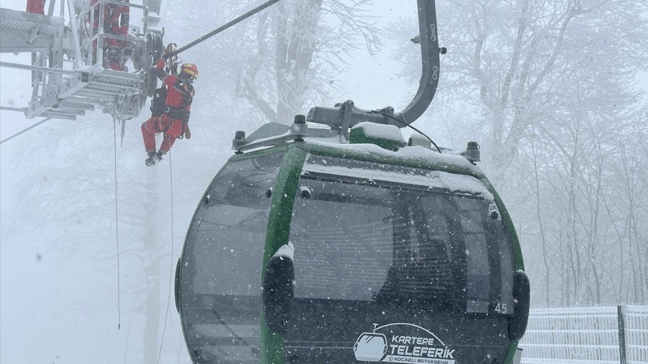 Kartepe Teleferiği'nde Kar Yağışı Altında Kurtarma Tatbikatı