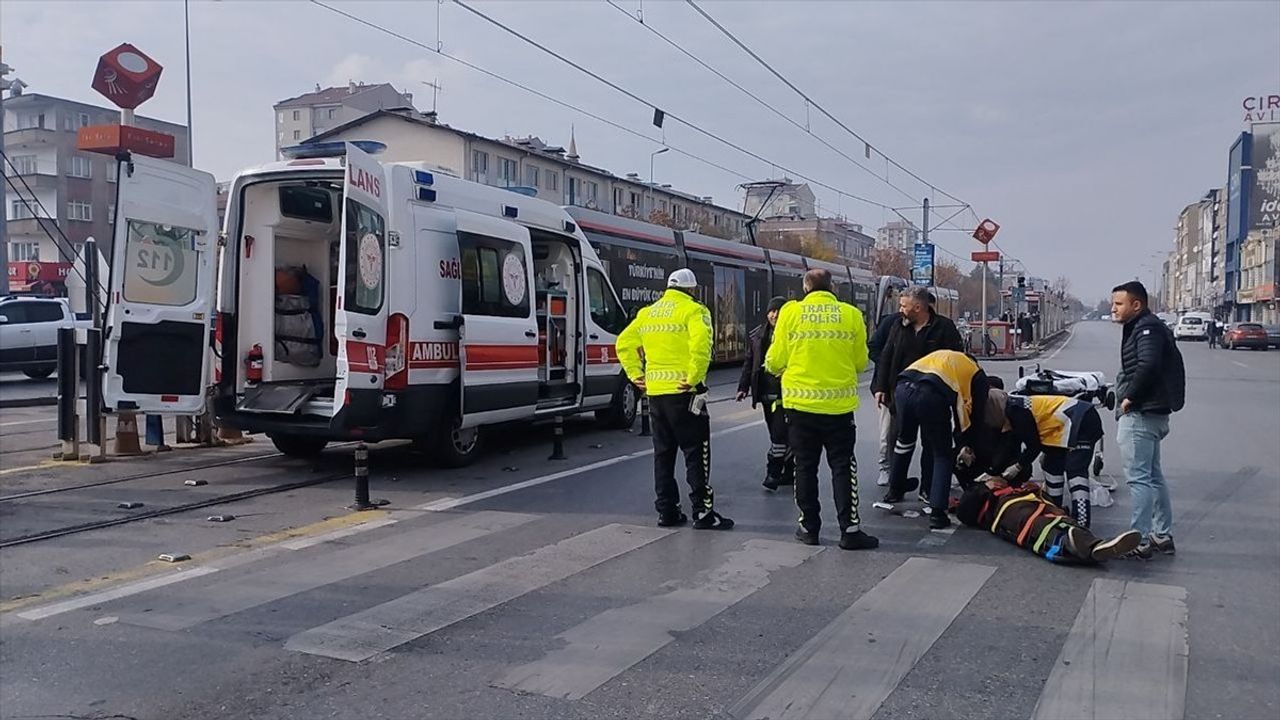 Kayseri'de Minibüs Yayaya Çarptı: Olay Anı Kamerada