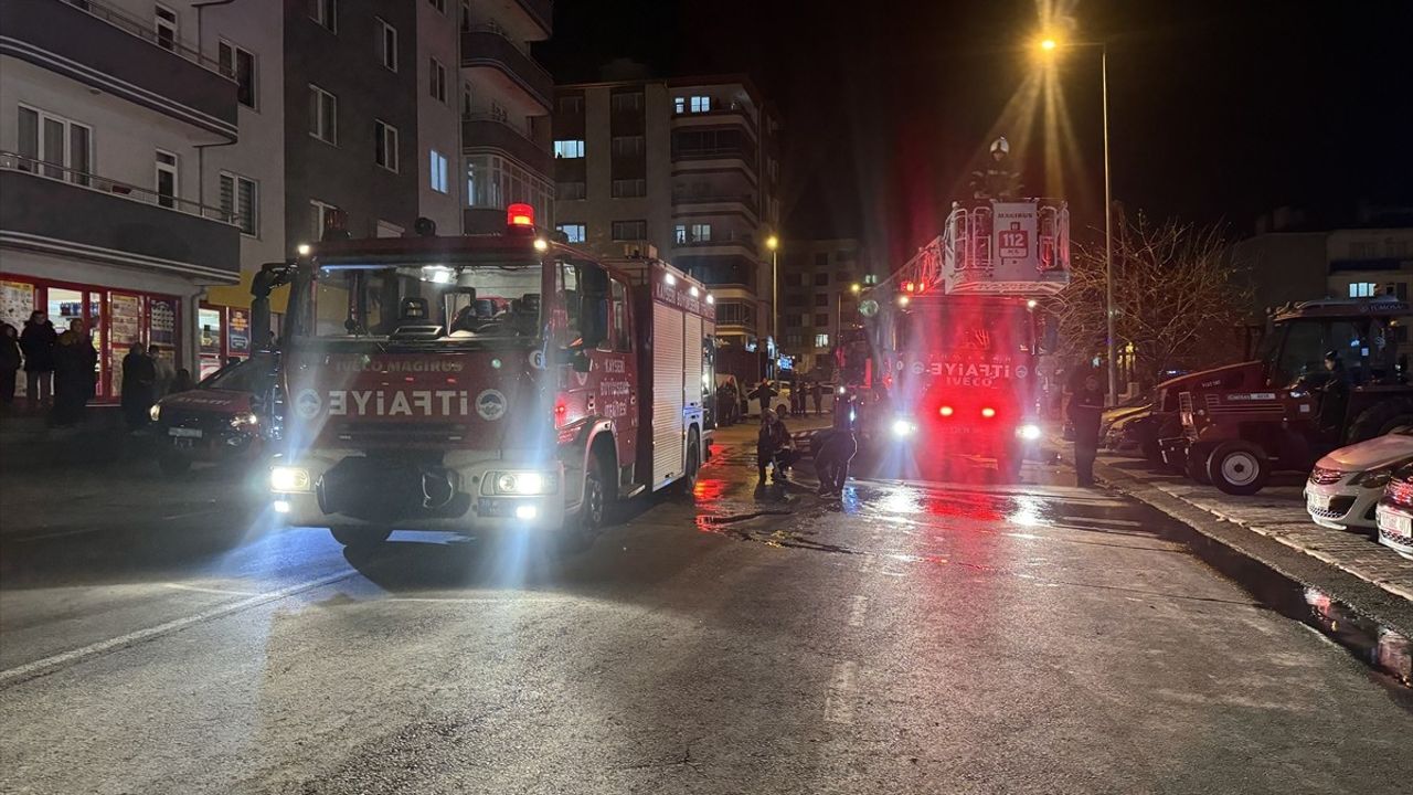 Kayseri'de Psikolojik Sorunları Olan Bir Kişi Evini Ateşe Verdi