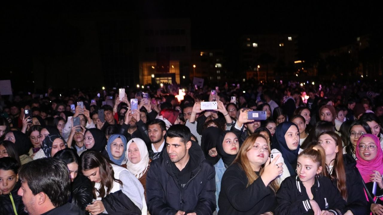 Kilis'te Dedublüman Grubu Coşkuyla Sahne Aldı