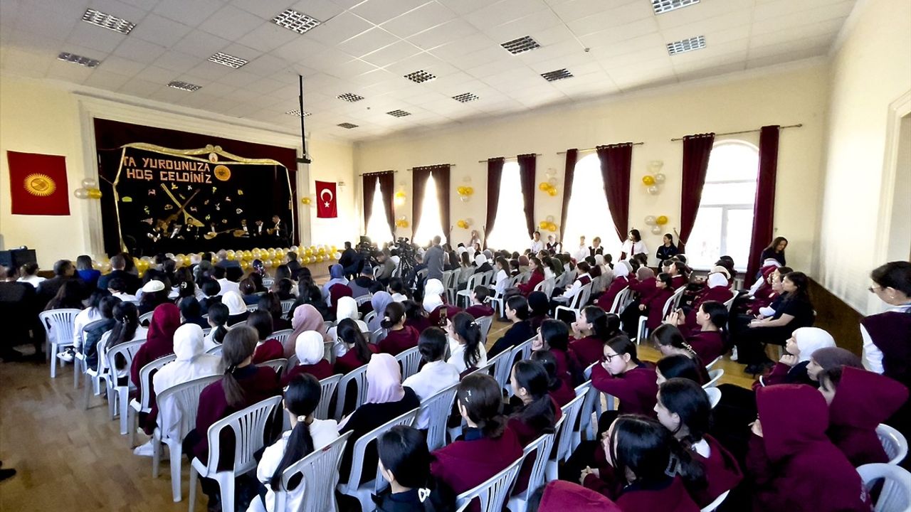 Kırgızistan'da Türk ve Kırgız Öğrencilerden Ortak Konser Etkinliği