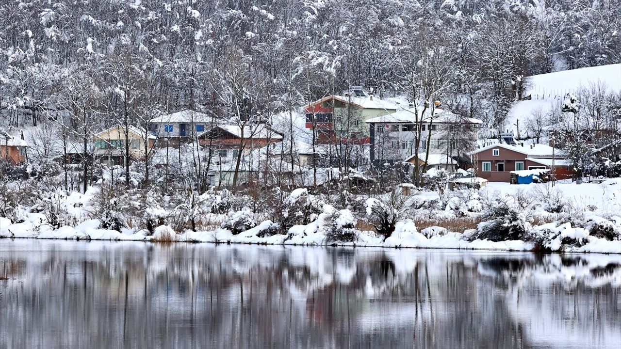 Ladik Gölü Kış Manzarasıyla Büyülüyor