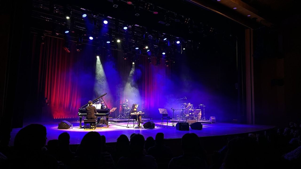 Lena Chamamyan İstanbul'da Unutulmaz Bir Konser Verdi