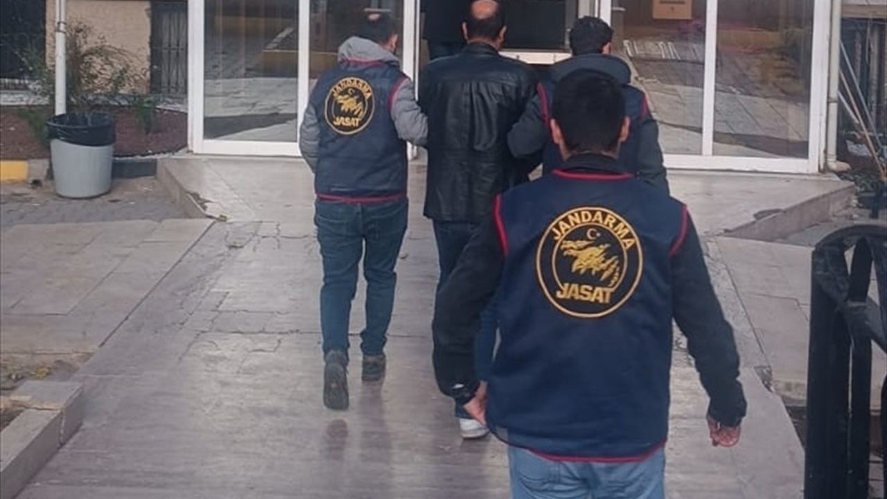 Manisa'da PKK/KCK Üyesi Firari Hükümlü Sahte Kimlikle Yakalandı