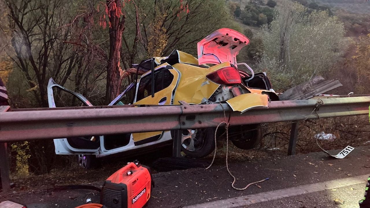 Manisa Kula'da Taksi Kazası: Bir Yolcu Hayatını Kaybetti