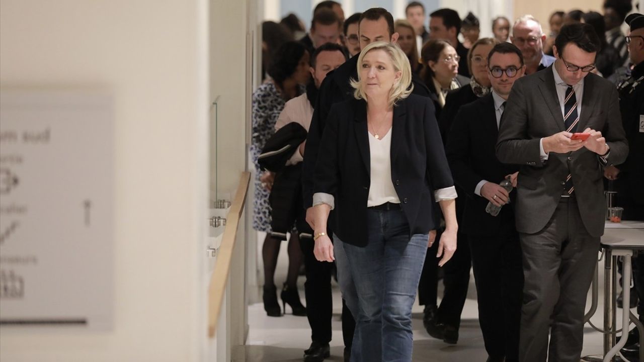 Marine Le Pen'in Yargı Süreci: Karar Tarihi Belirlendi