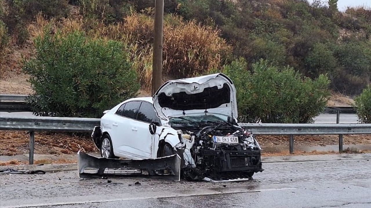 Mersin'de Bariyere Çarpan Araçta 4 Yaralı