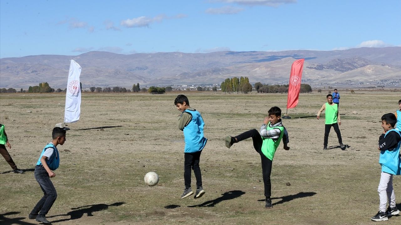 Muş'ta 'Gazozuna Maç' Projesi ile Spor Sevdası Yayılıyor