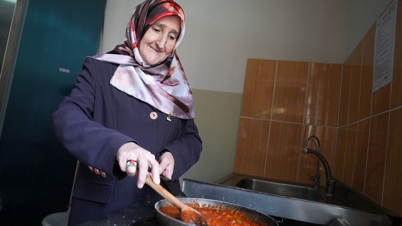 Öğrencilerine Örnek Olan İmam Hatip Lisesi Müdürü