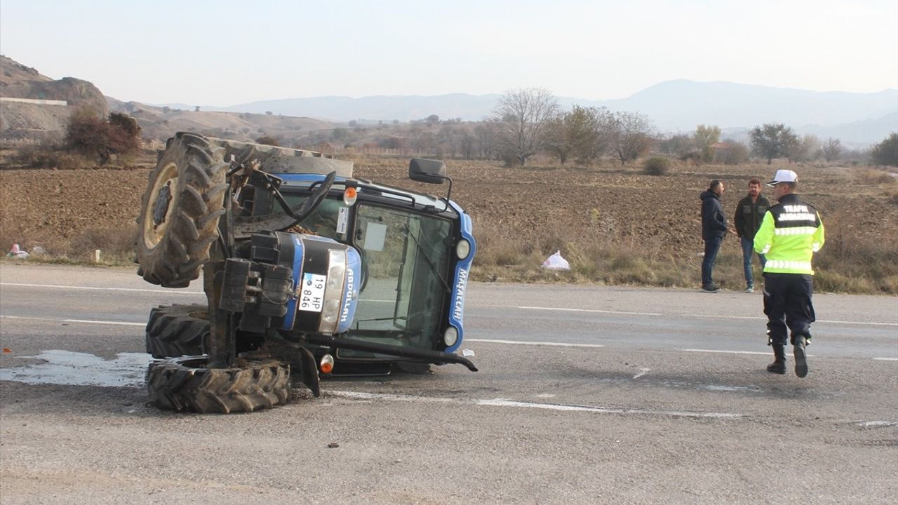 Osmancık'ta İşçi Servisi ile Traktör Çarpıştı: 16 Yaralı