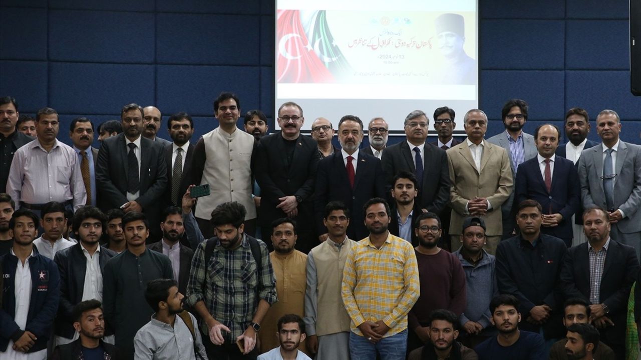 Pakistan'da 'İkbal'in Fikir Dünyası Bağlamında Türkiye-Pakistan Dostluğu' Konferansı