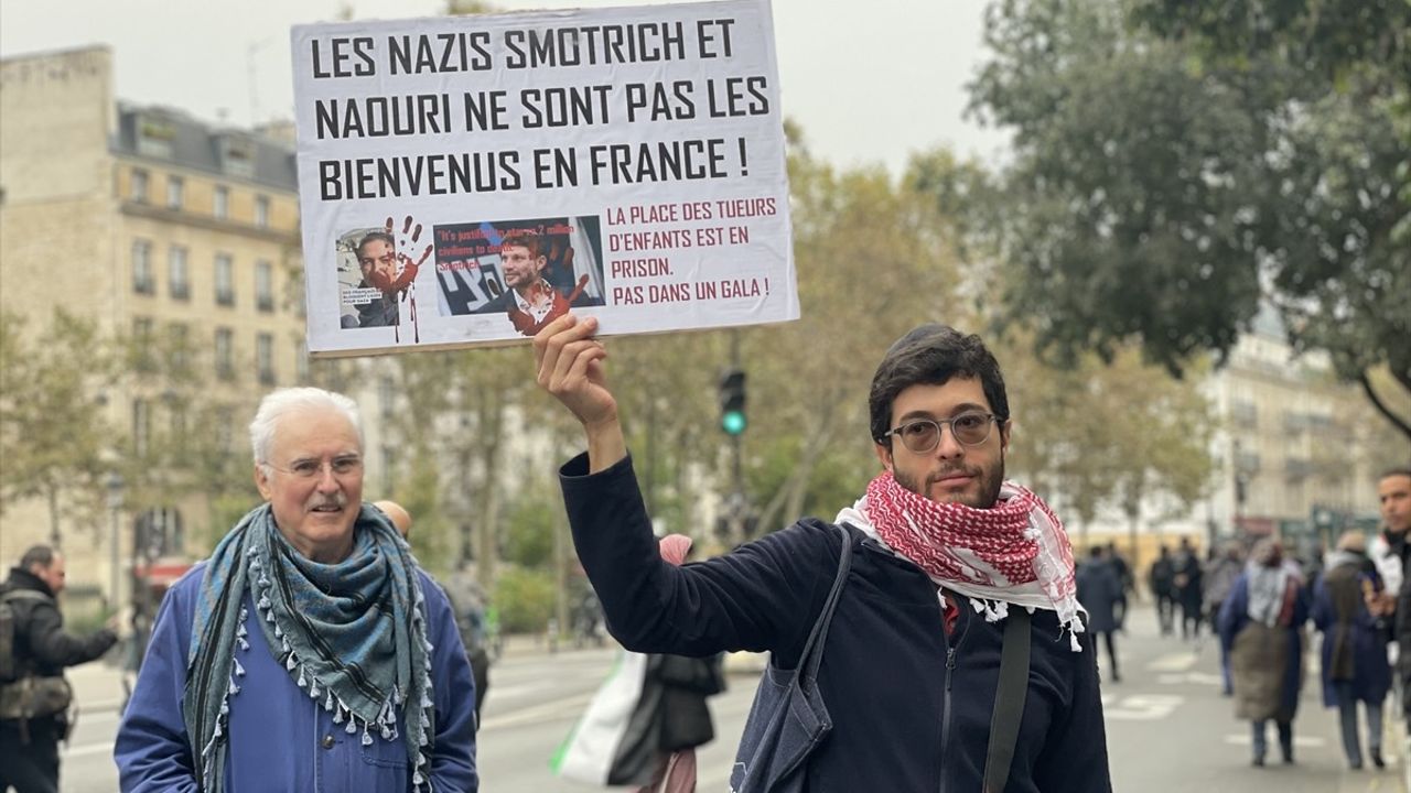 Paris'te Gazze'ye Destek Gösterisi