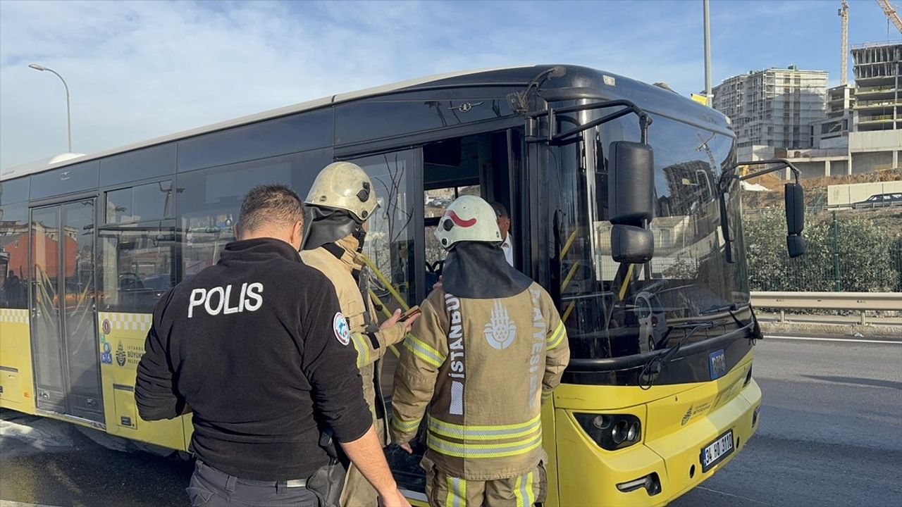 Pendik'te İETT Otobüsünde Yangın Kontrol Altına Alındı