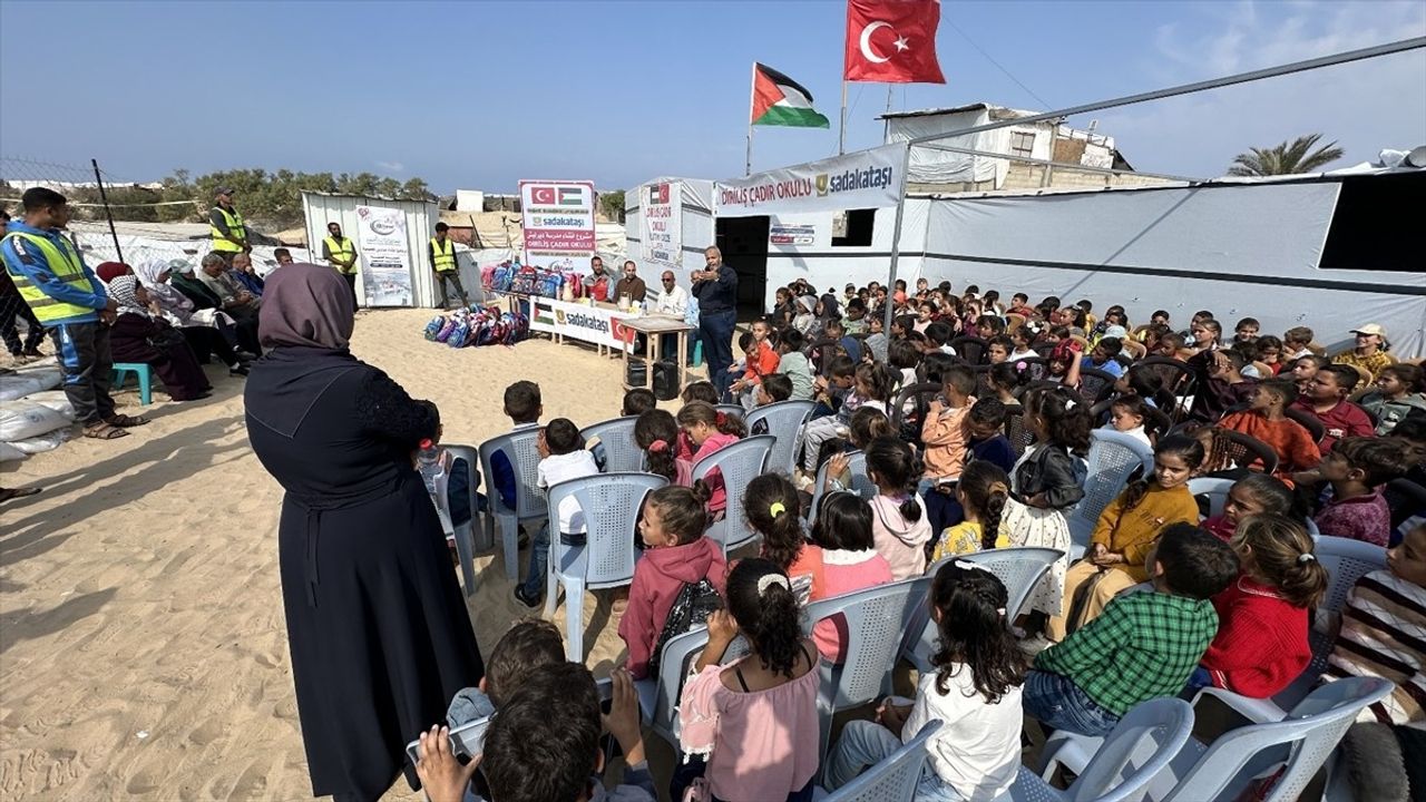 Sadakataşı Derneği, Gazze'de Yeni Bir Çadır Okulu Açtı