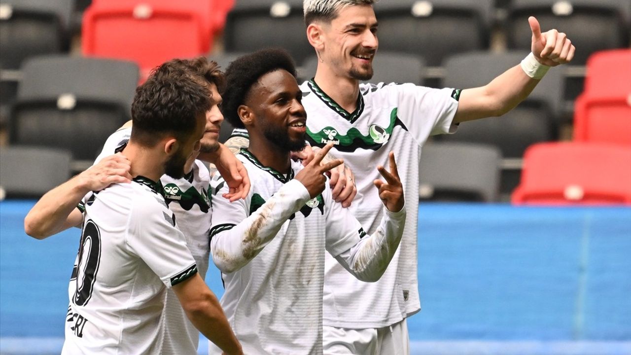 Sakaryaspor, Yeni Malatyaspor'u 2-0 Geçti