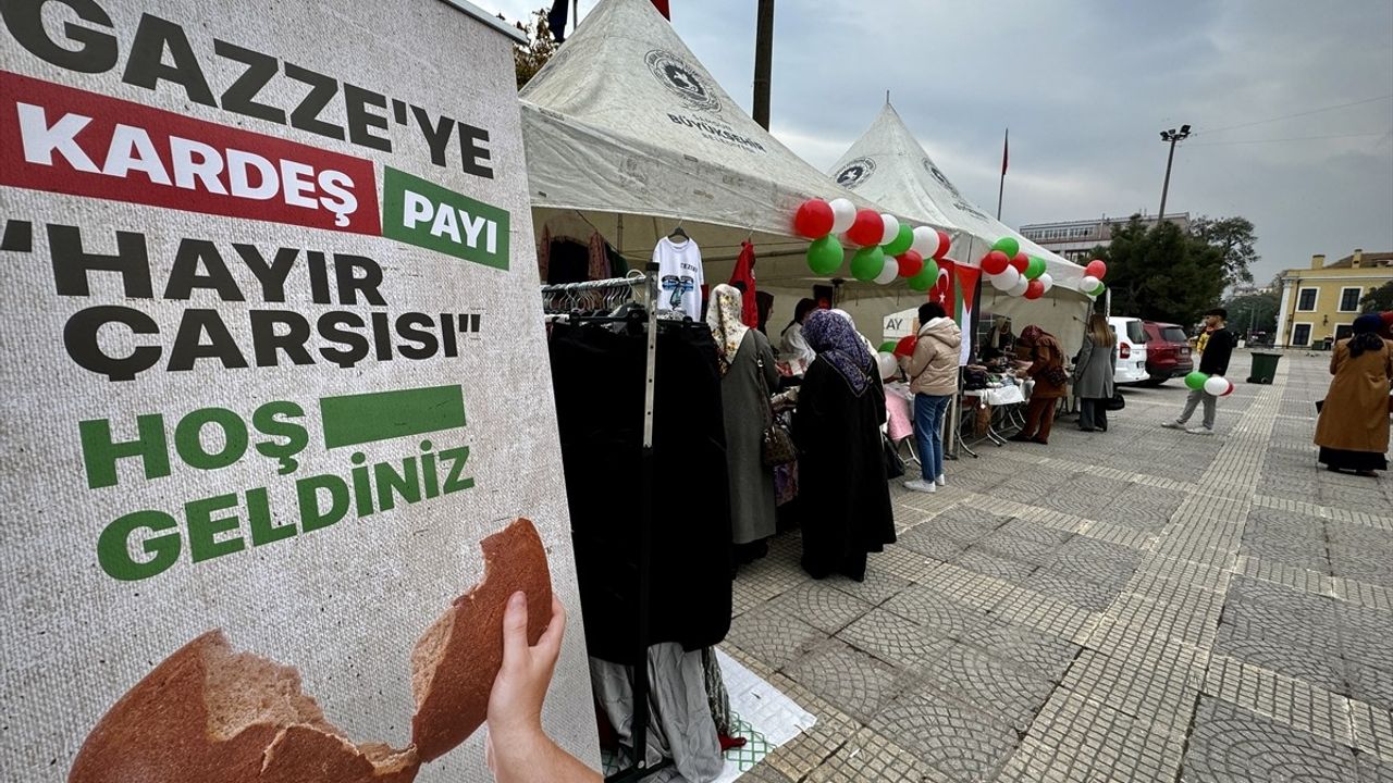 Samsun'da Gazze'ye Yardım İçin Hayır Çarşısı Açıldı