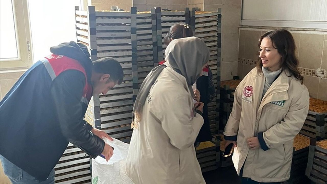 Şanlıurfa'da 2 Ton Bozuk Gıda Ele Geçirildi