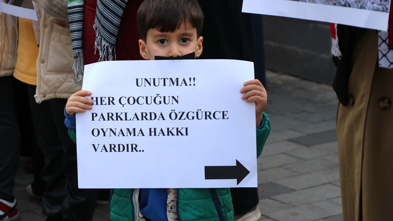 Siirt'te Dünya Çocuk Hakları Günü'nde Gazze İçin Sessiz Yürüyüş