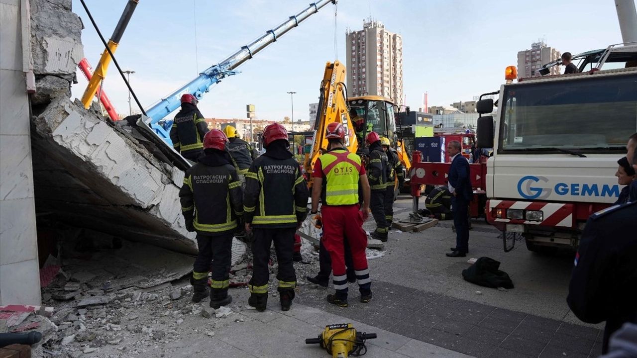 Sırbistan'da Train Station Tragedy: 8 Dead in Roof Collapse