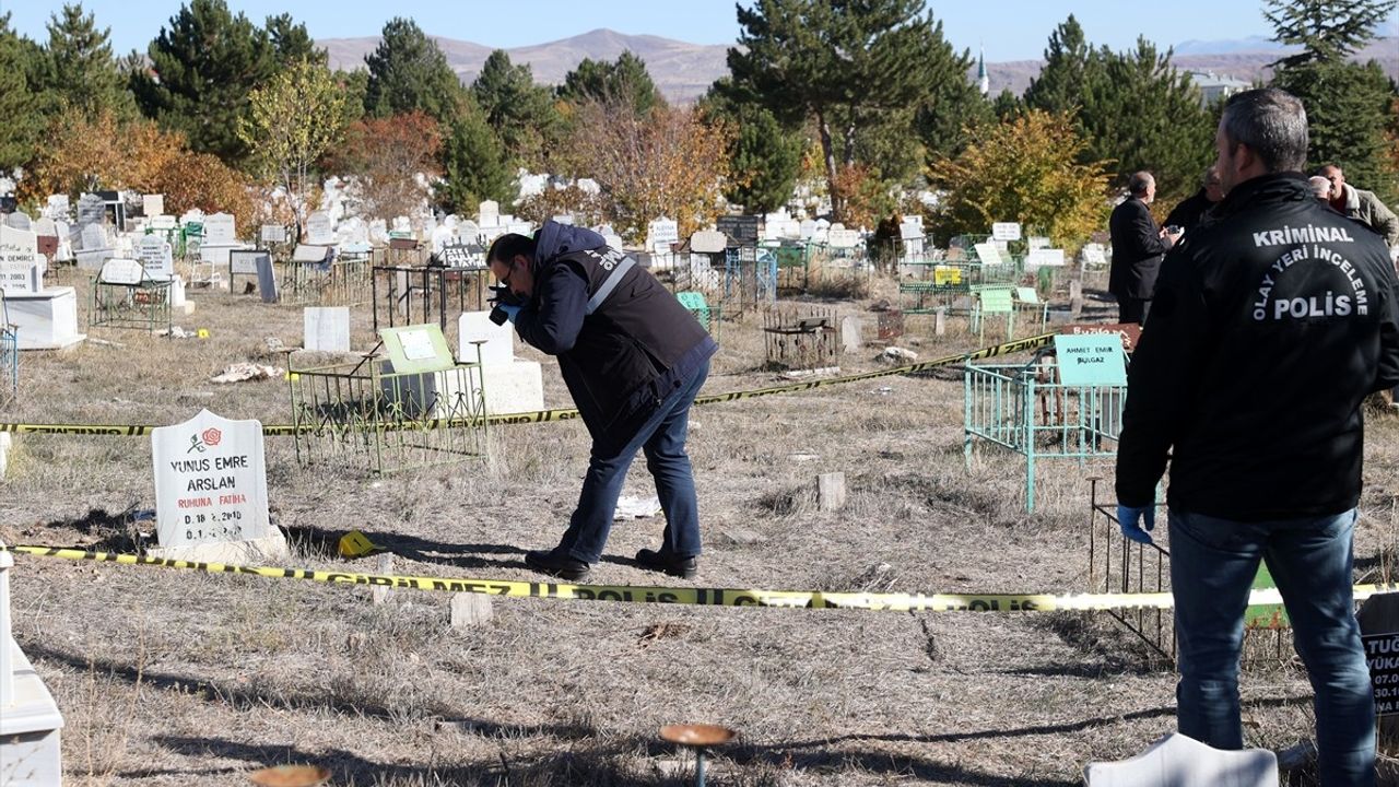 Sivas'ta Mezardan Çıkarılan Bebek Cesedi Olayı