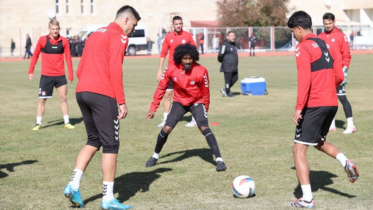 Sivasspor, Fenerbahçe Maçına Hazırlanıyor