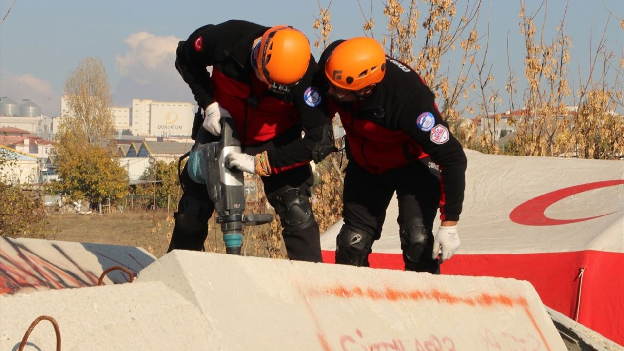 Tekirdağ'da Deprem Tatbikatı Gerçekleştirildi