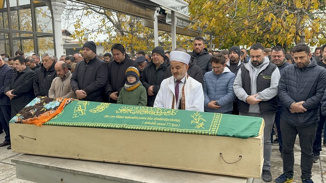 Tekirdağ'da Üzücü Bir Olay: Annenin Cenazesi Toprağa Verildi