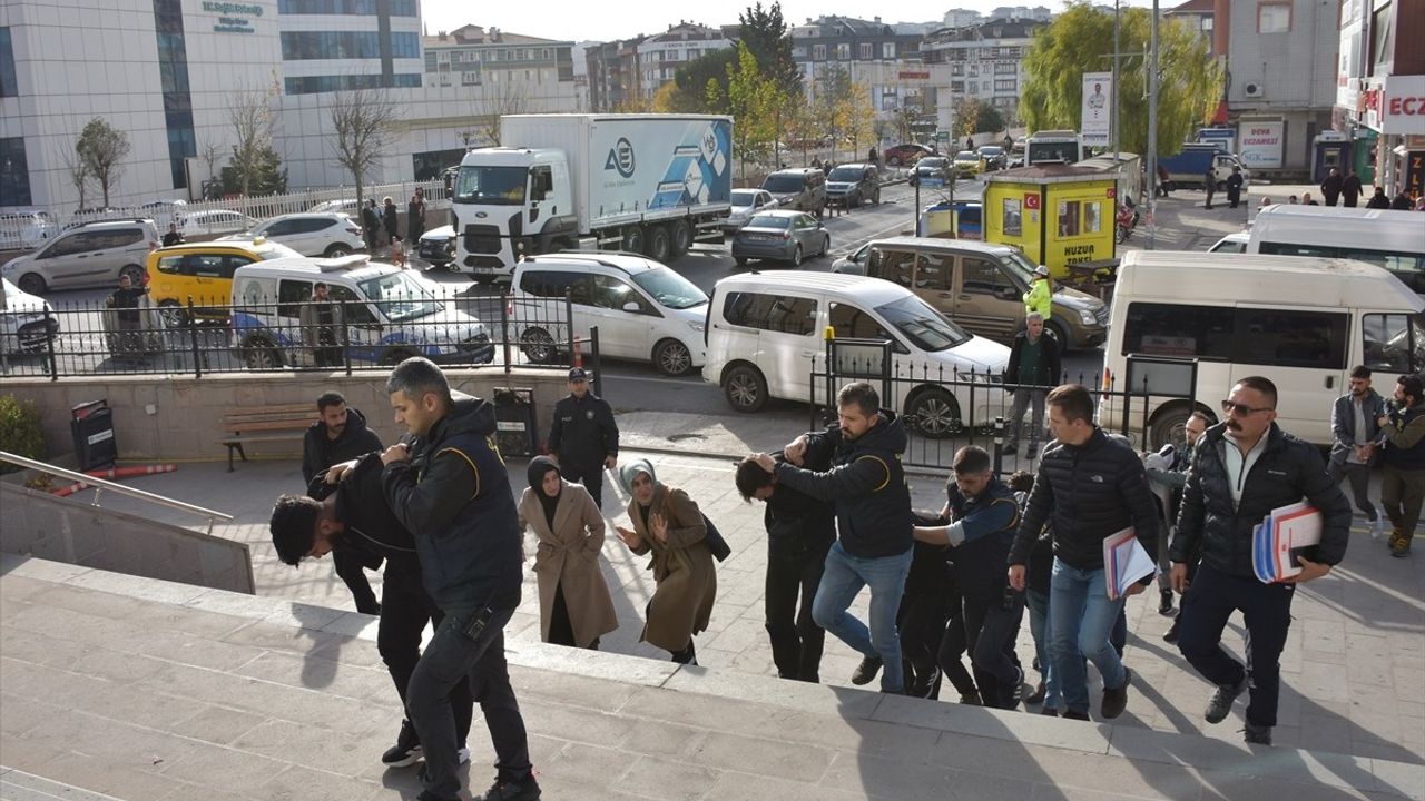 Tekirdağ Merkezli Dolandırıcılık Operasyonu: 8 Zanlı Tutuklandı