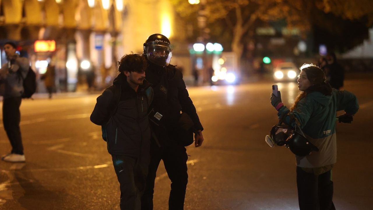 Tiflis'te Protestoların Ardından Cadde Açıldı