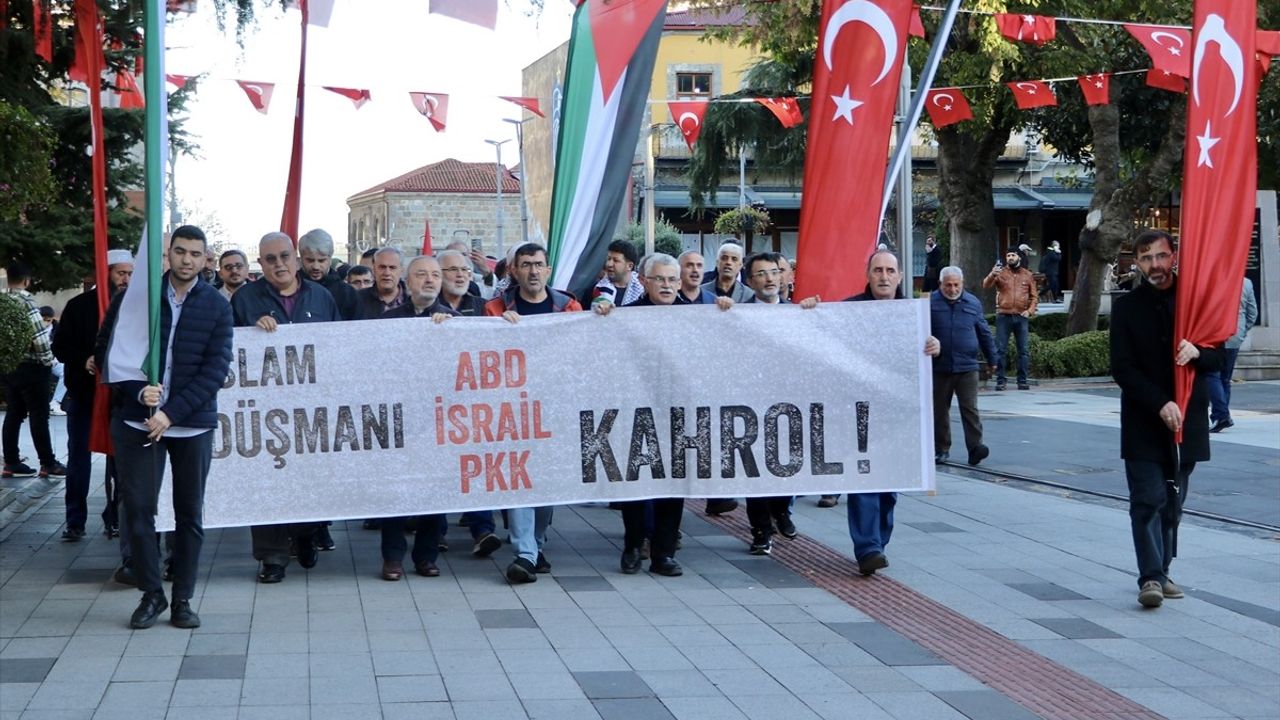 Trabzon'da Filistin'e Destek Yürüyüşü Gerçekleşti