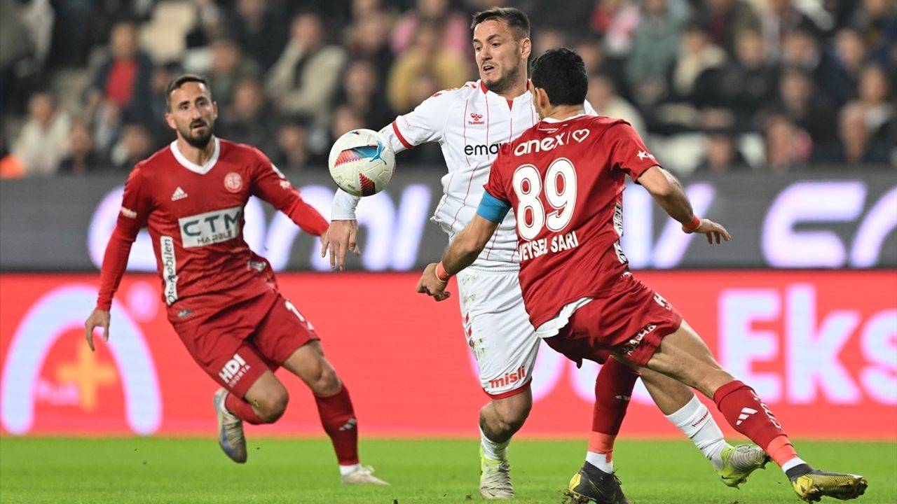 Trendyol Süper Lig'de Antalyaspor ile Sivasspor Berabere Kaldı